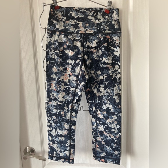 Lulu Lemon Wunder Under Crops High Rise 21 Inch Inseam - Picture 2 of 4